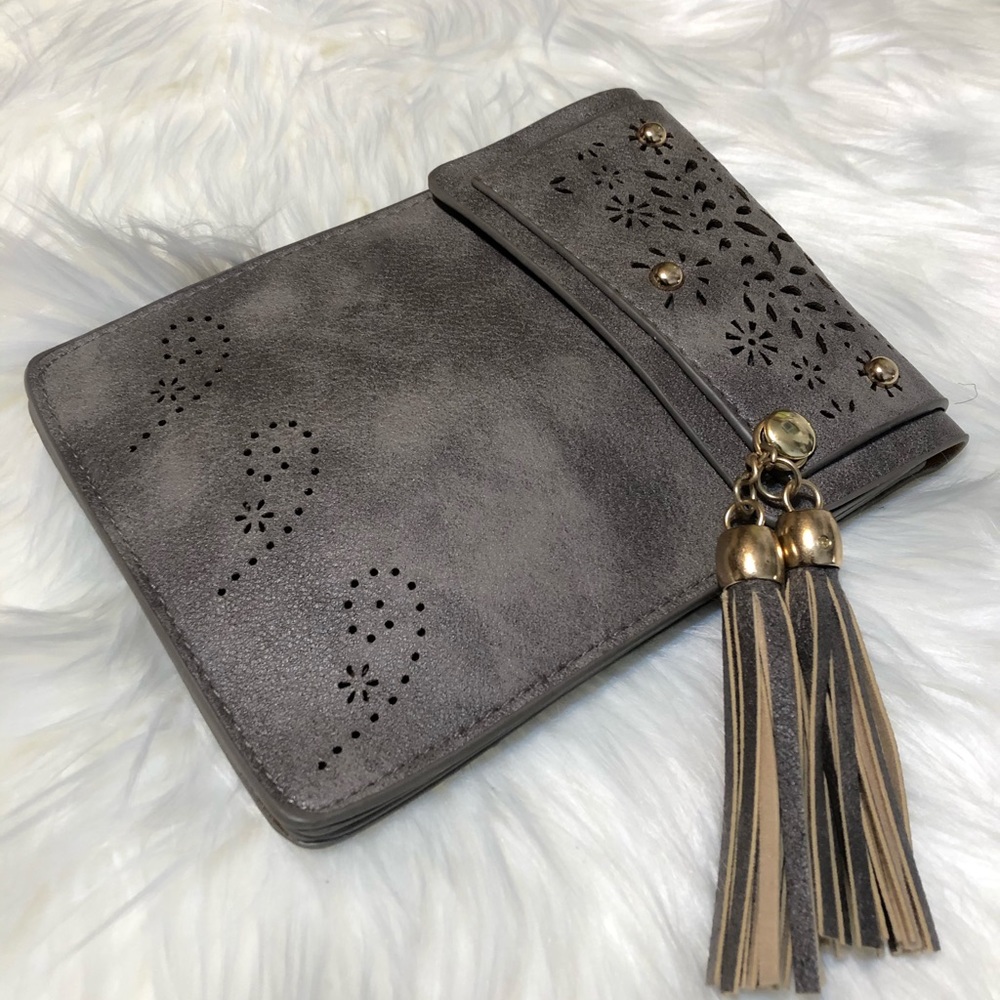 Adorable vintage leather look cross body purse
